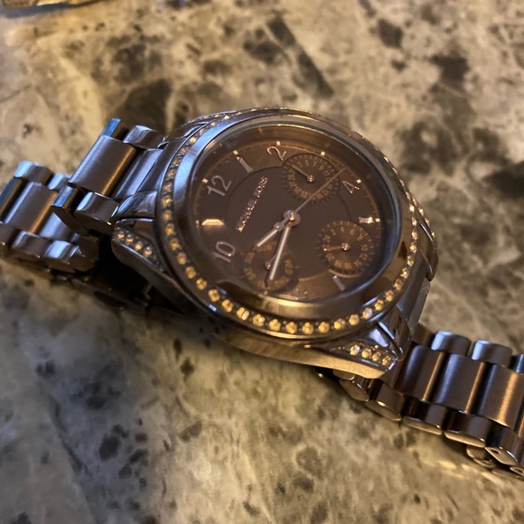 Women’s Michael Kors watch - Picture 3 of 7